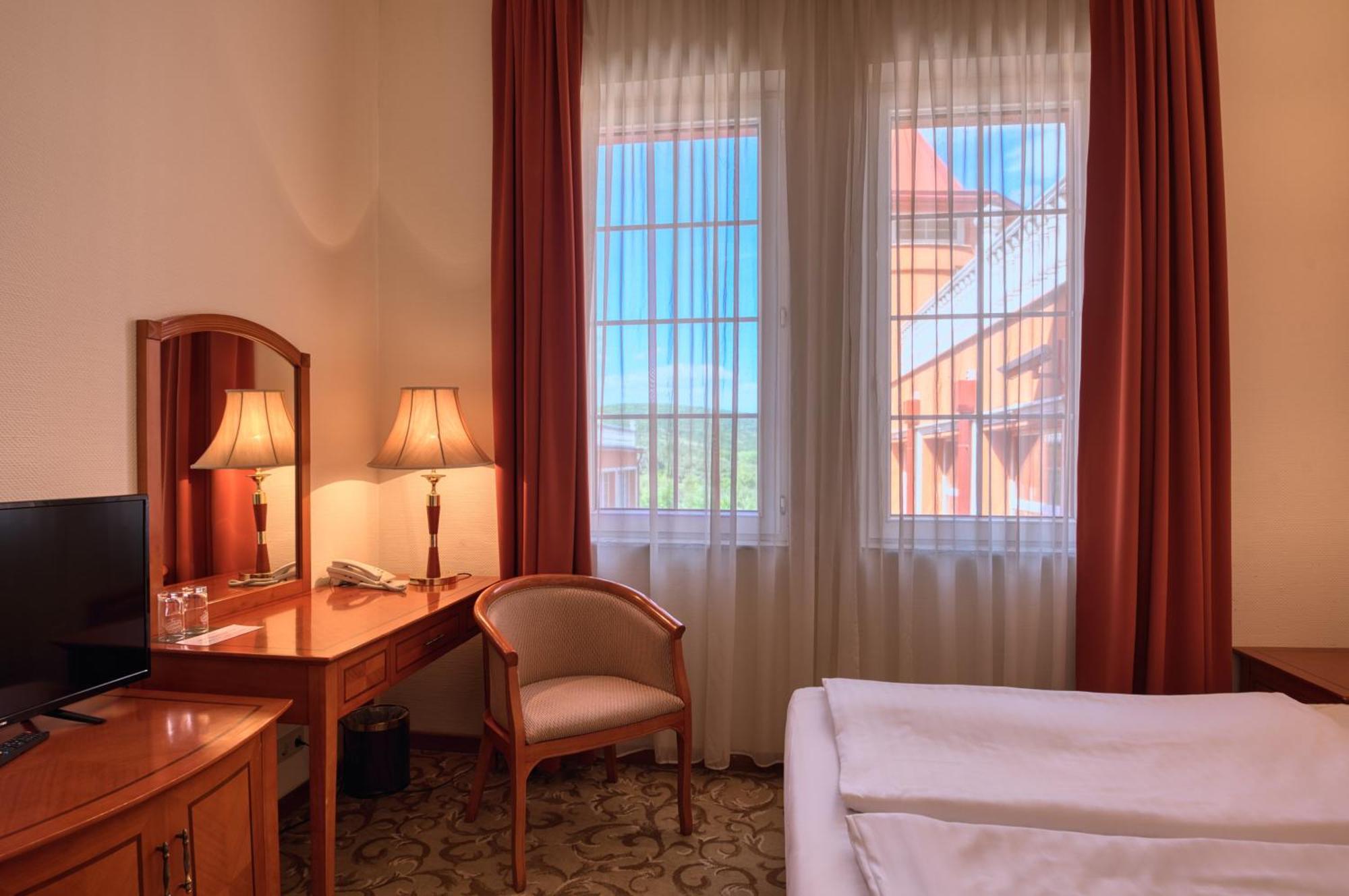 Hotel Bellevue إسترغوم المظهر الخارجي الصورة