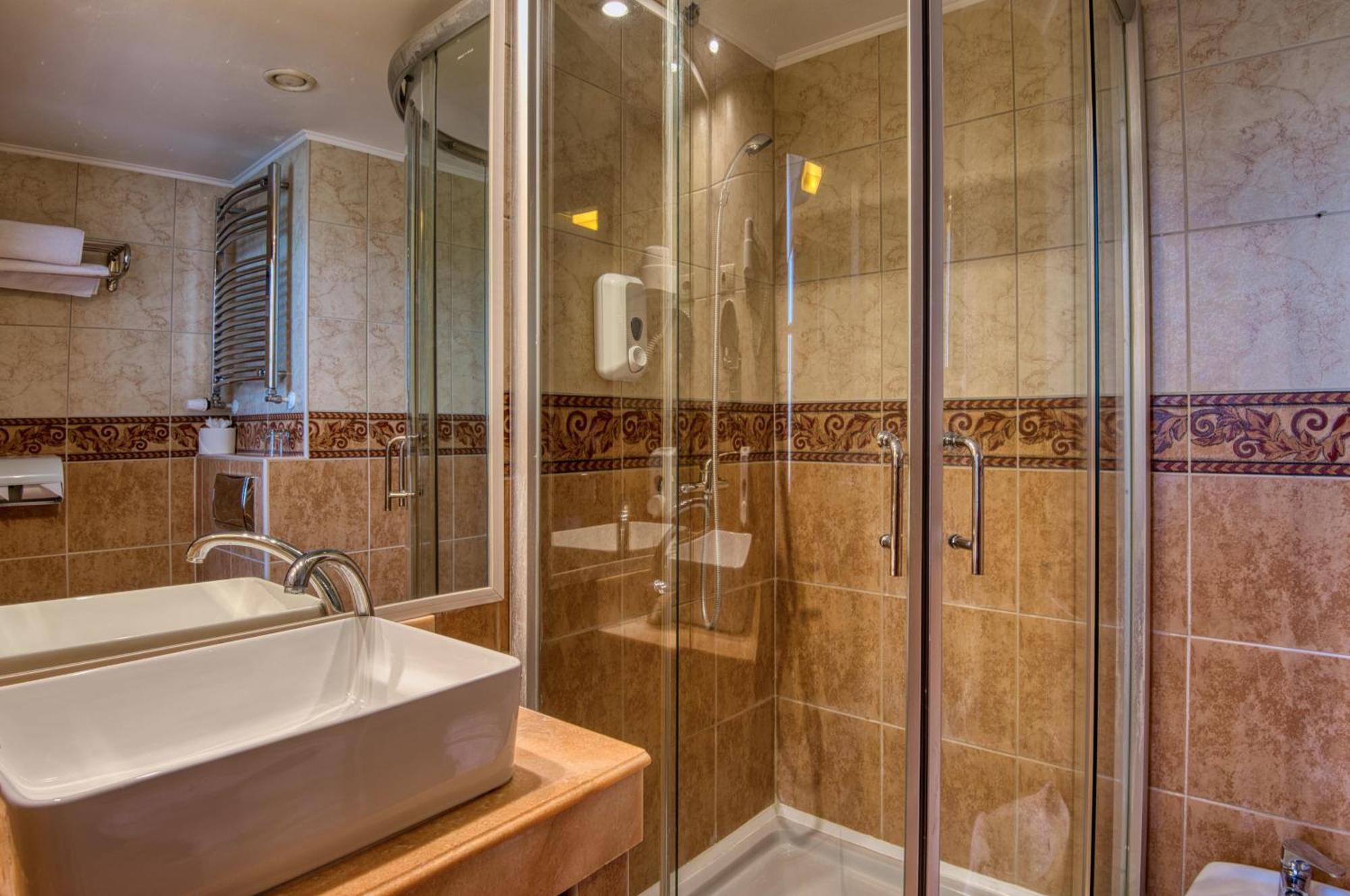 Hotel Bellevue إسترغوم المظهر الخارجي الصورة