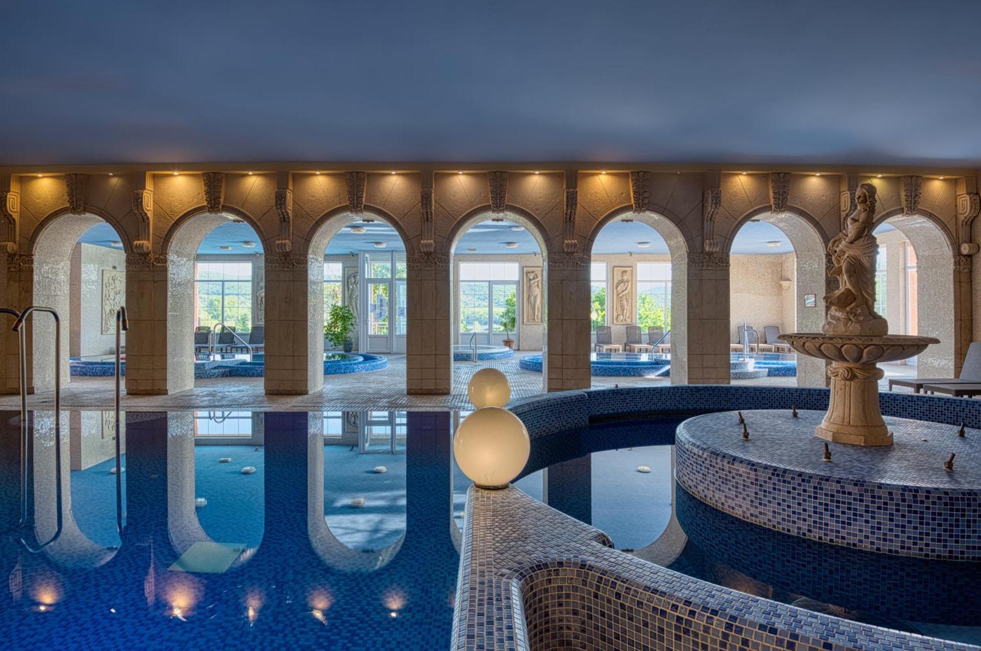 Hotel Bellevue إسترغوم المظهر الخارجي الصورة