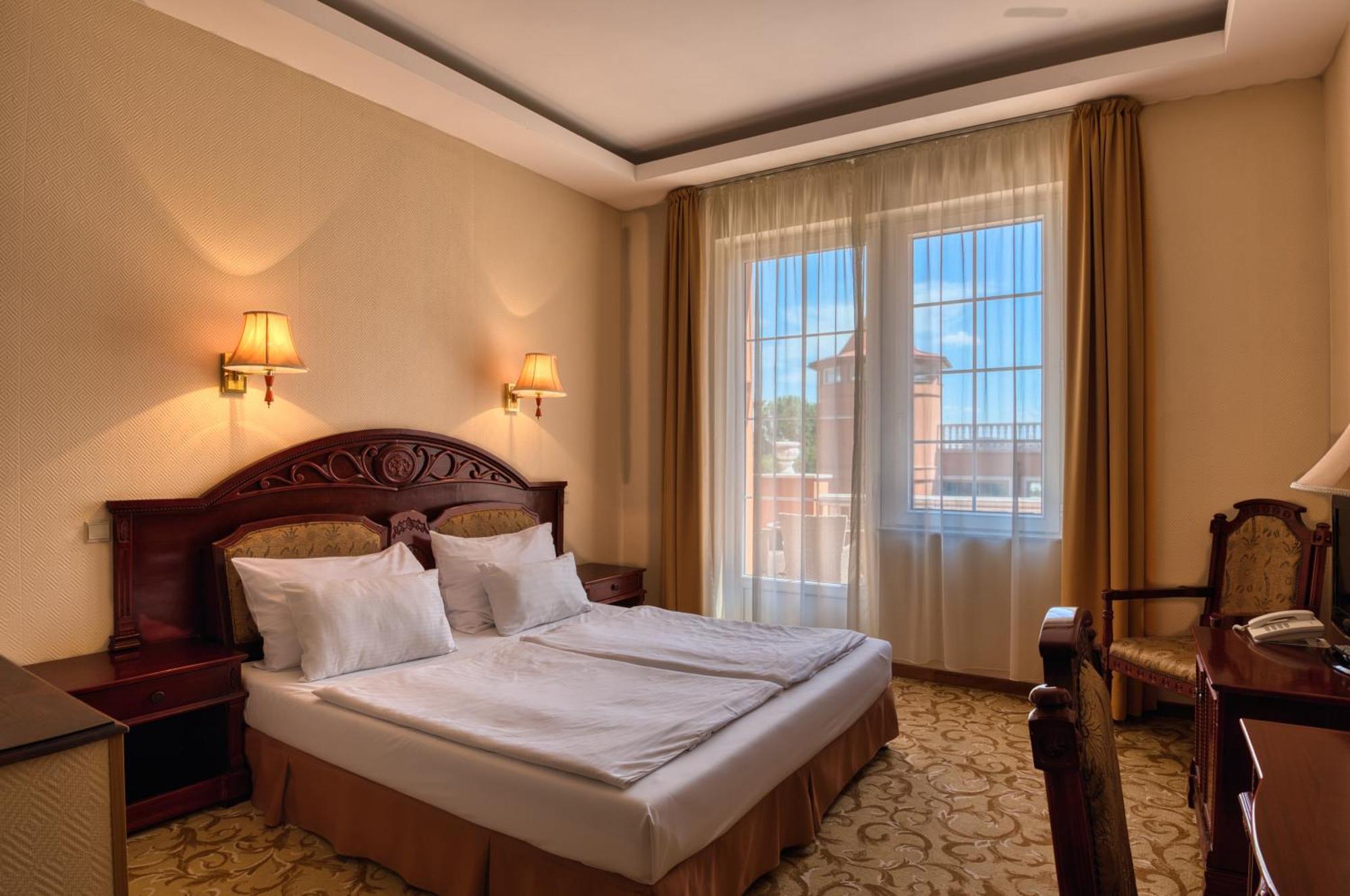 Hotel Bellevue إسترغوم المظهر الخارجي الصورة