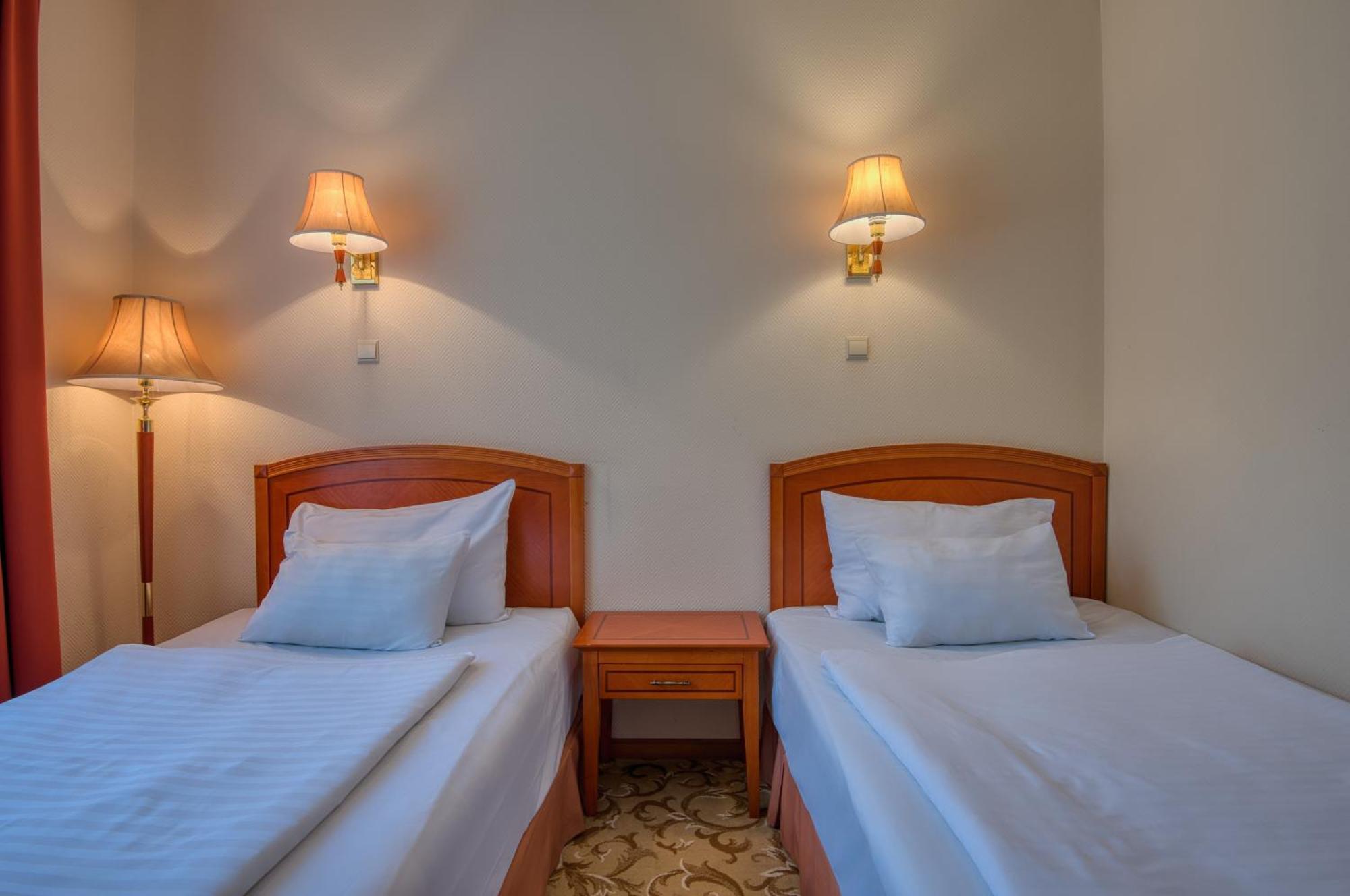 Hotel Bellevue إسترغوم الغرفة الصورة
