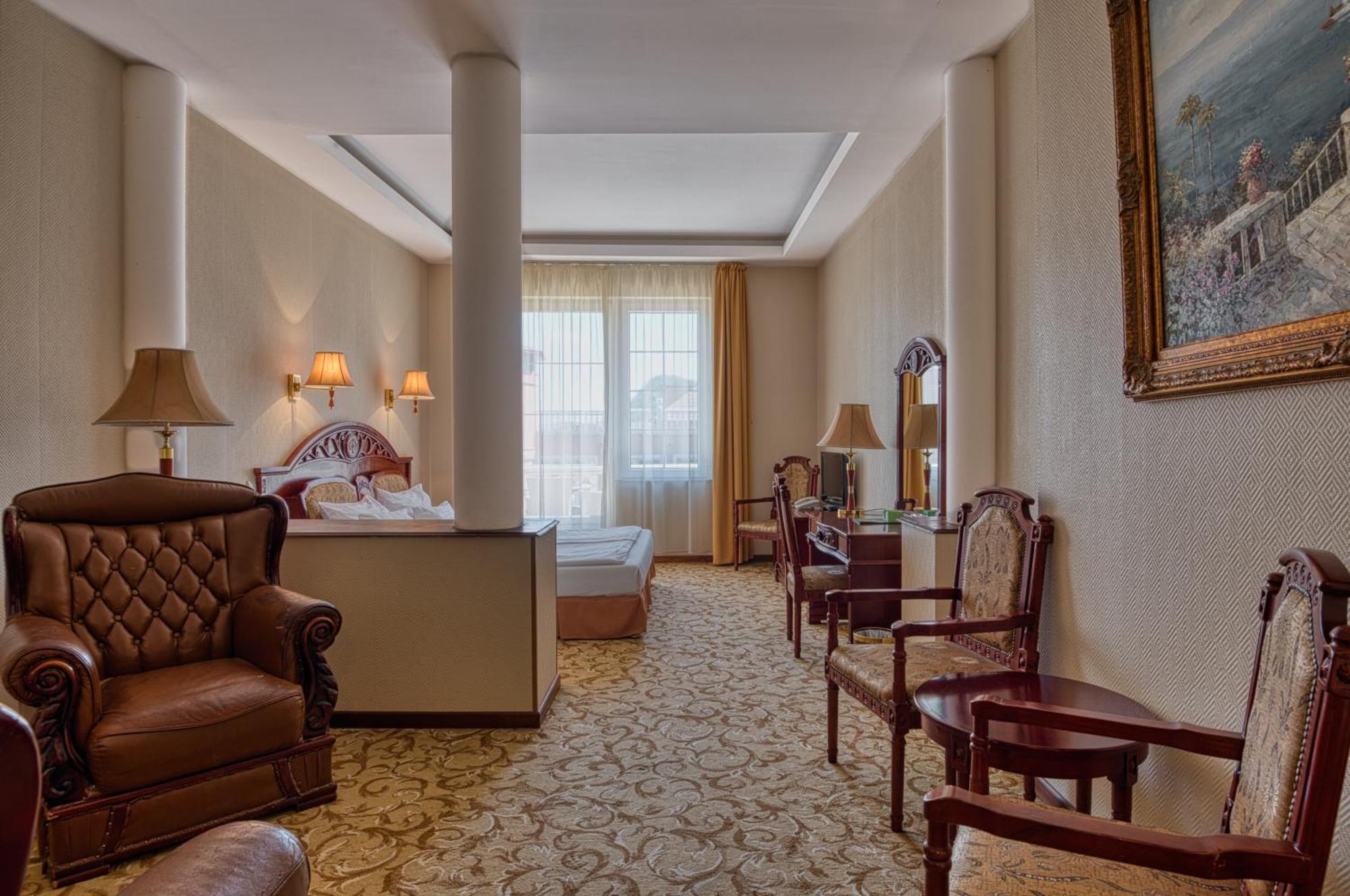 Hotel Bellevue إسترغوم المظهر الخارجي الصورة