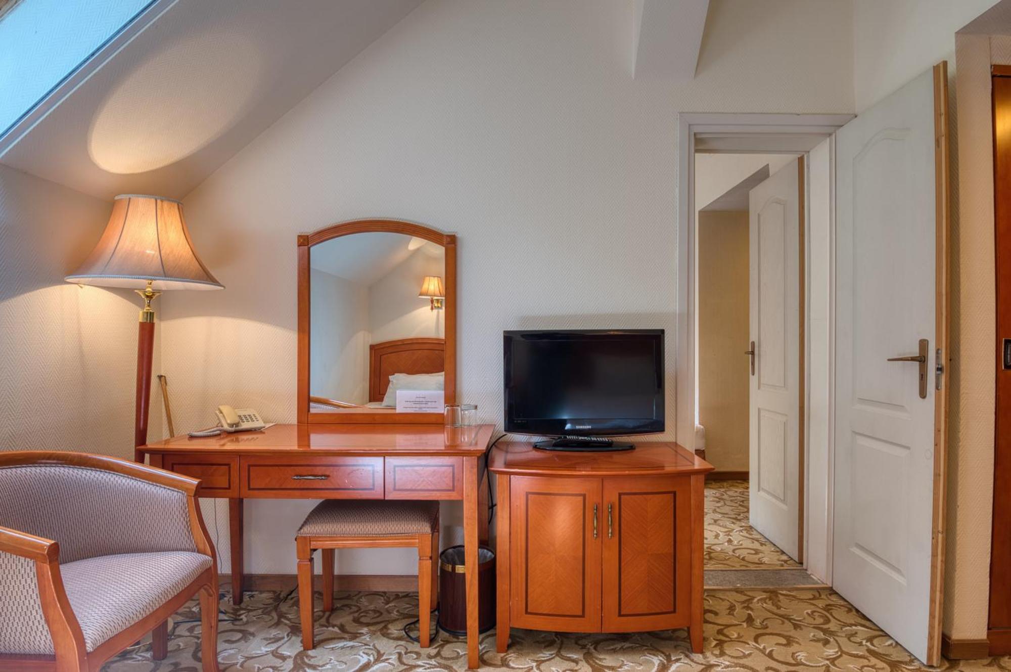 Hotel Bellevue إسترغوم المظهر الخارجي الصورة