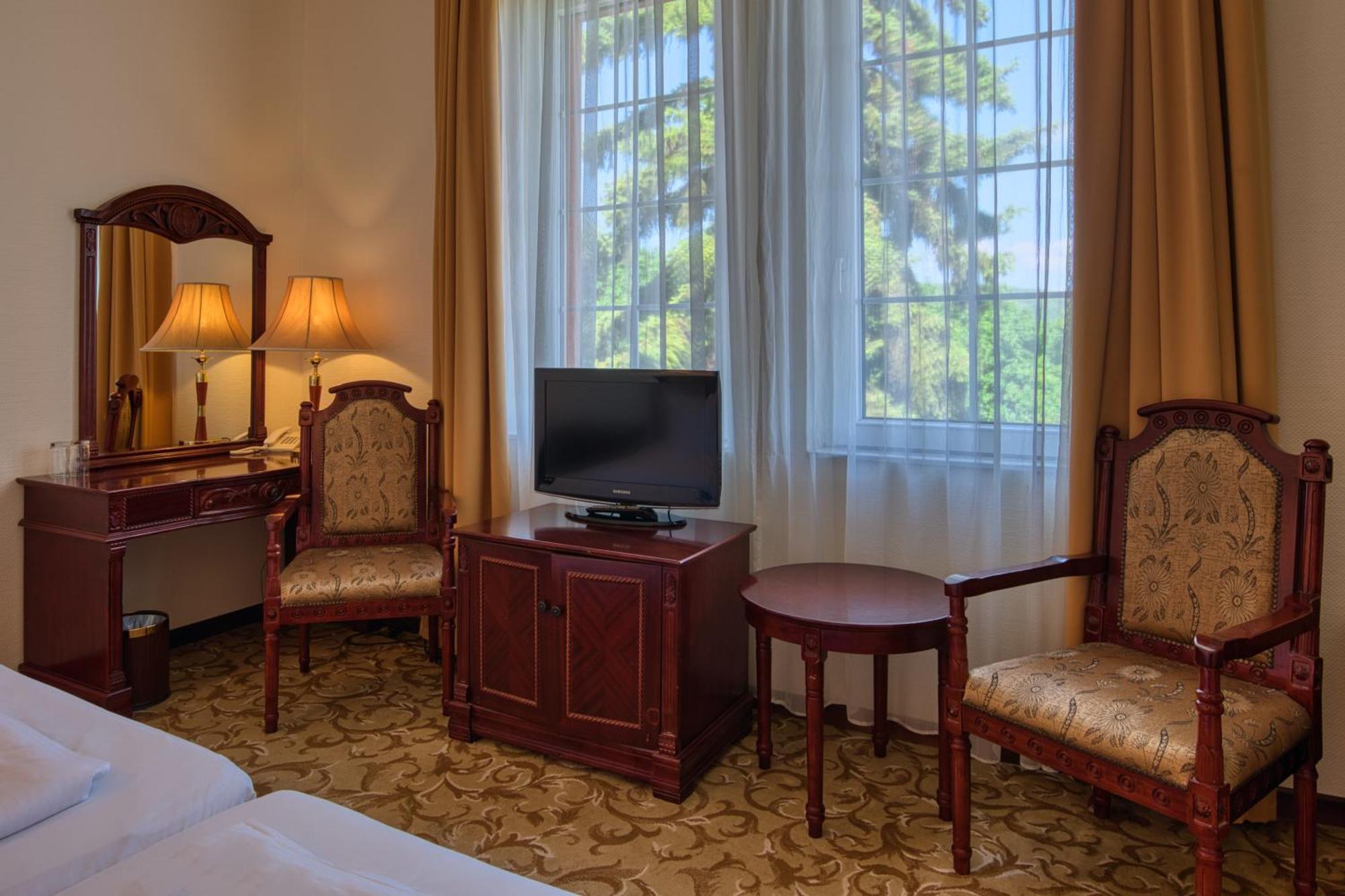 Hotel Bellevue إسترغوم المظهر الخارجي الصورة