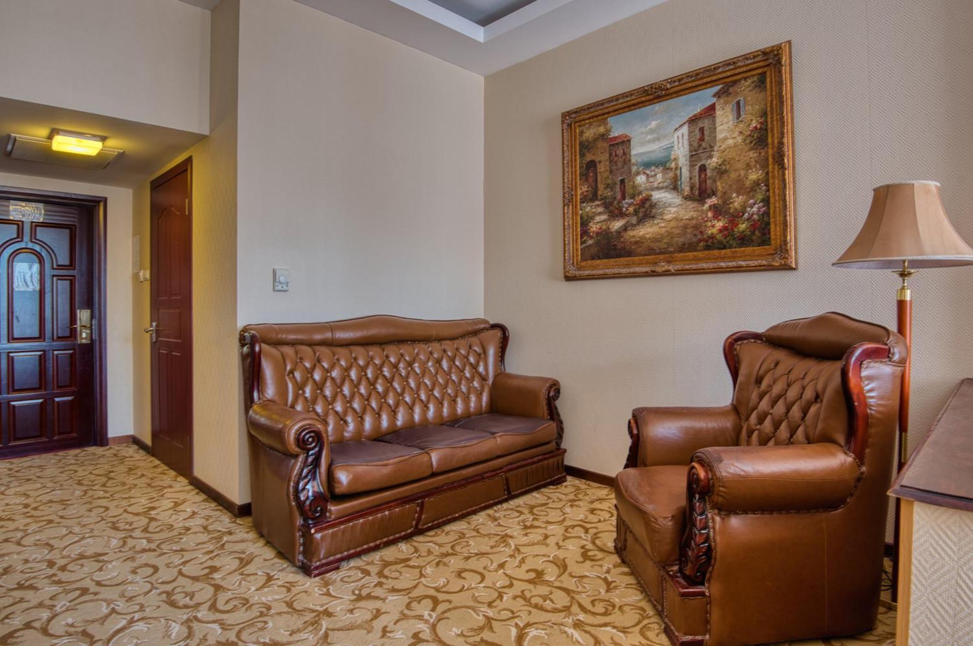 Hotel Bellevue إسترغوم الغرفة الصورة
