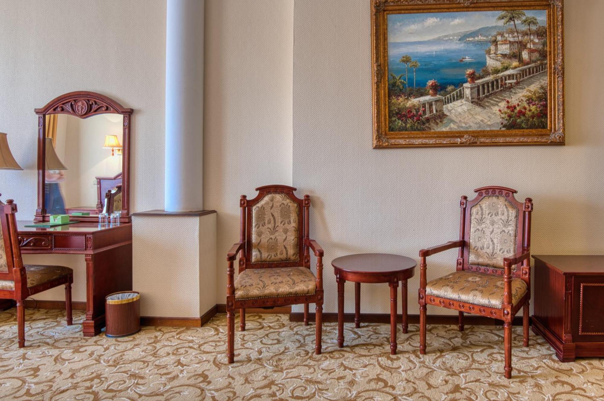 Hotel Bellevue إسترغوم المظهر الخارجي الصورة