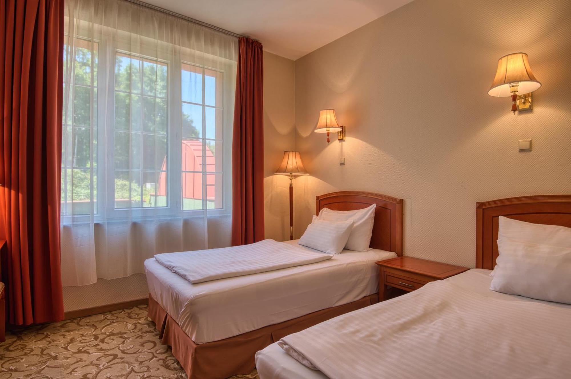 Hotel Bellevue إسترغوم المظهر الخارجي الصورة