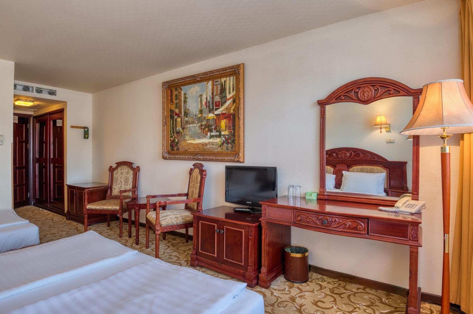 Hotel Bellevue إسترغوم المظهر الخارجي الصورة
