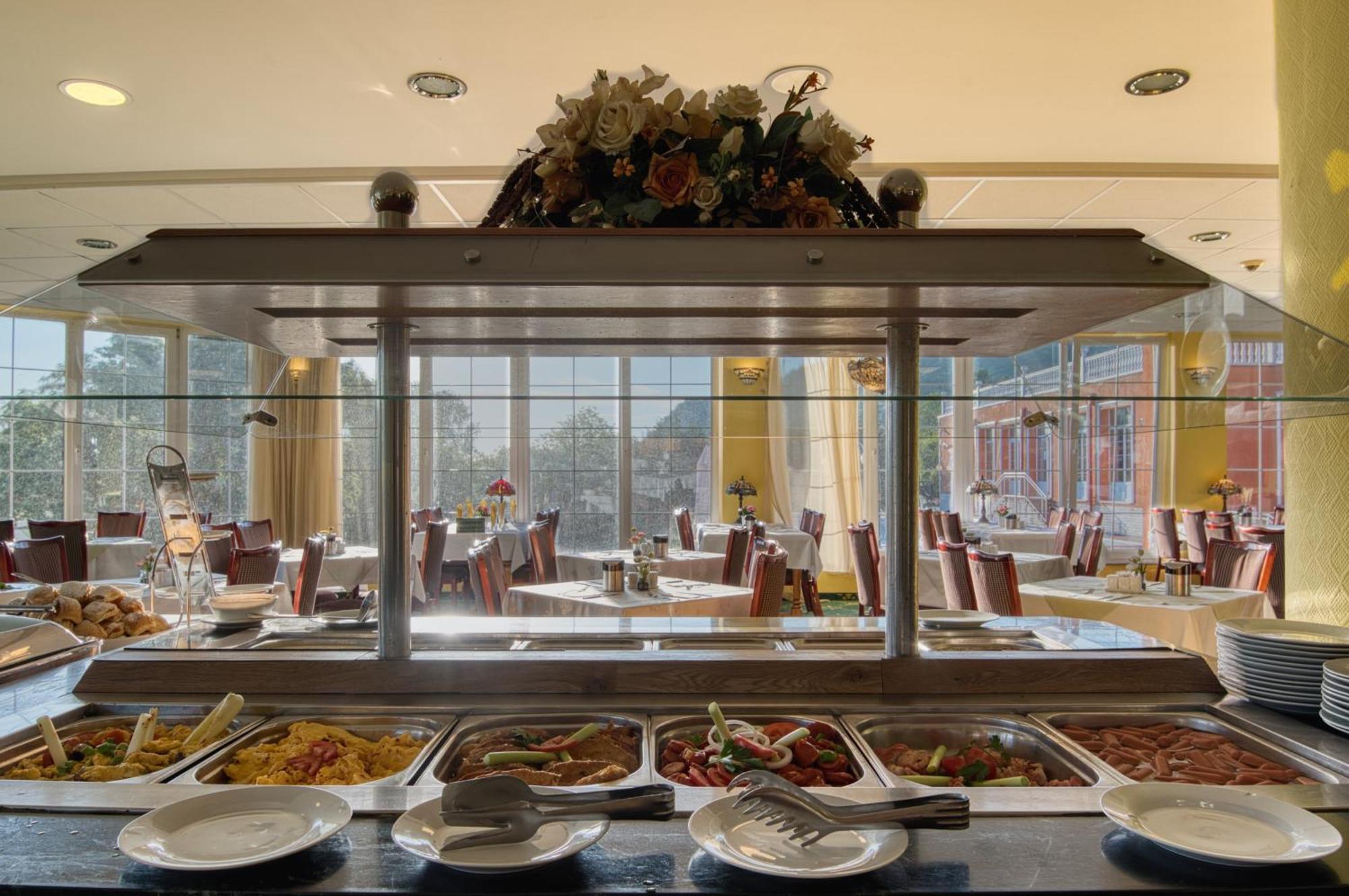 Hotel Bellevue إسترغوم المظهر الخارجي الصورة