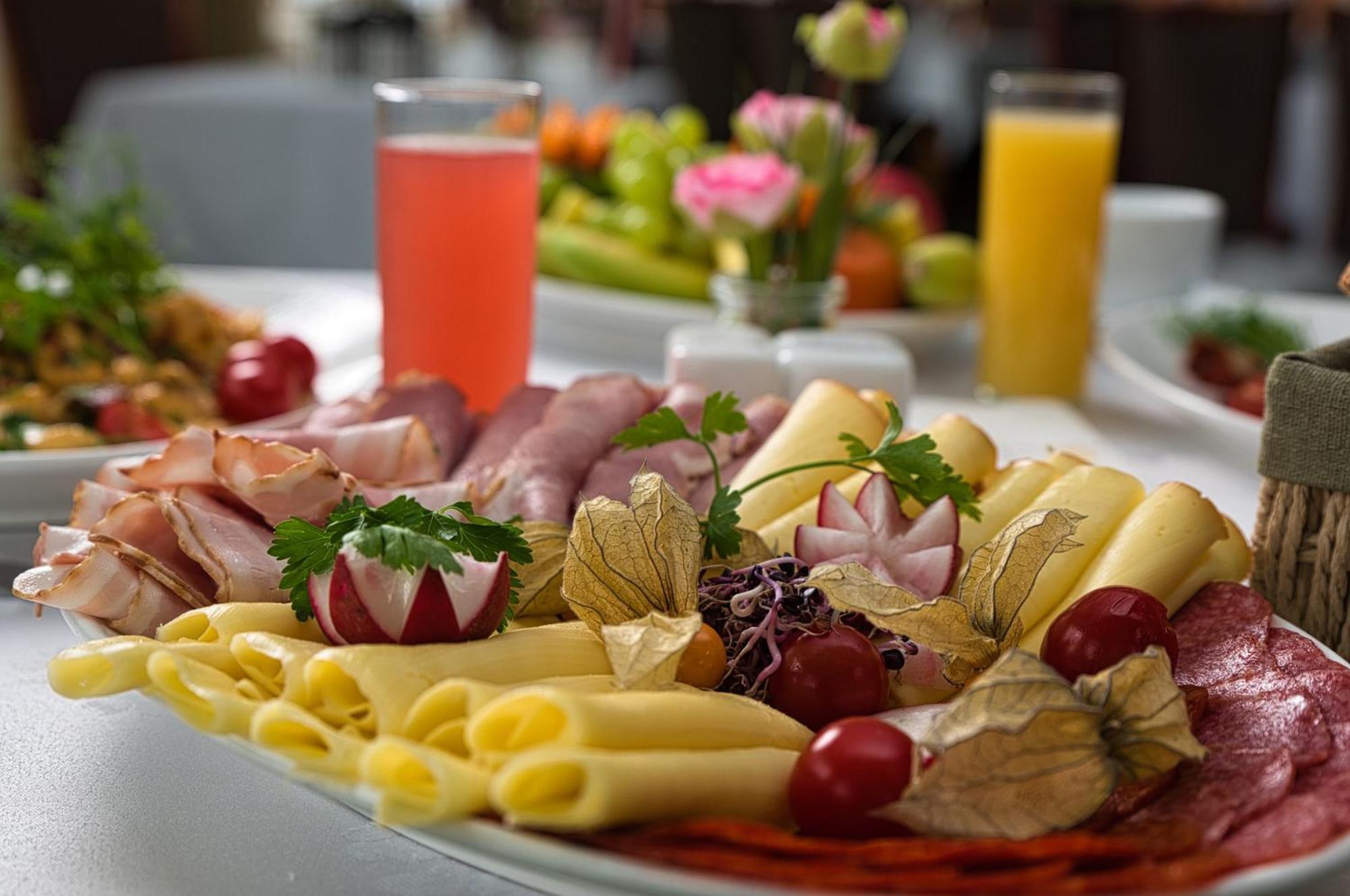 Hotel Bellevue إسترغوم المظهر الخارجي الصورة
