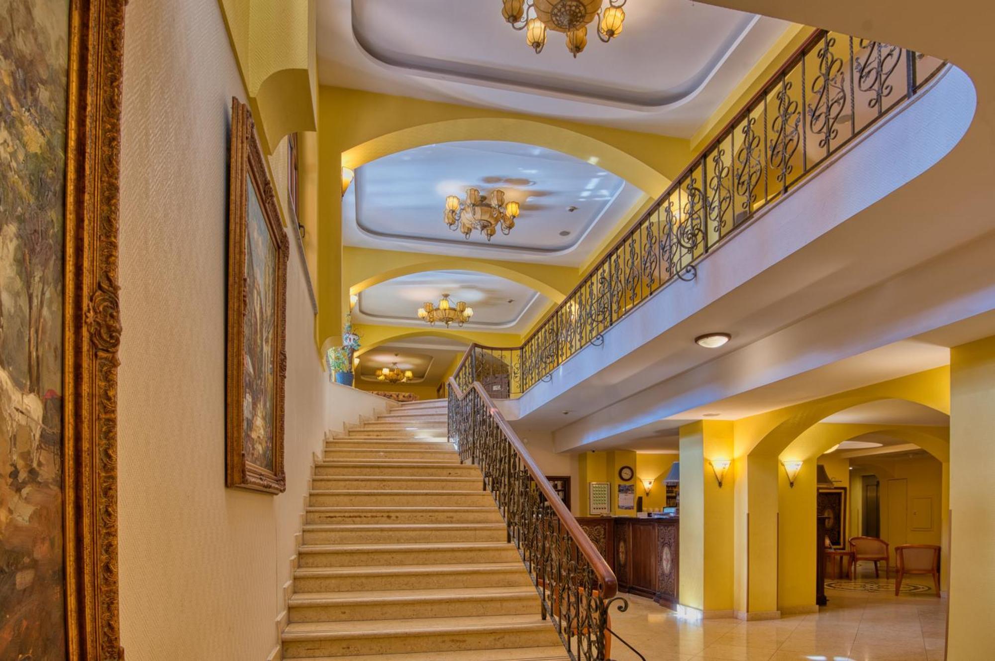 Hotel Bellevue إسترغوم المظهر الخارجي الصورة