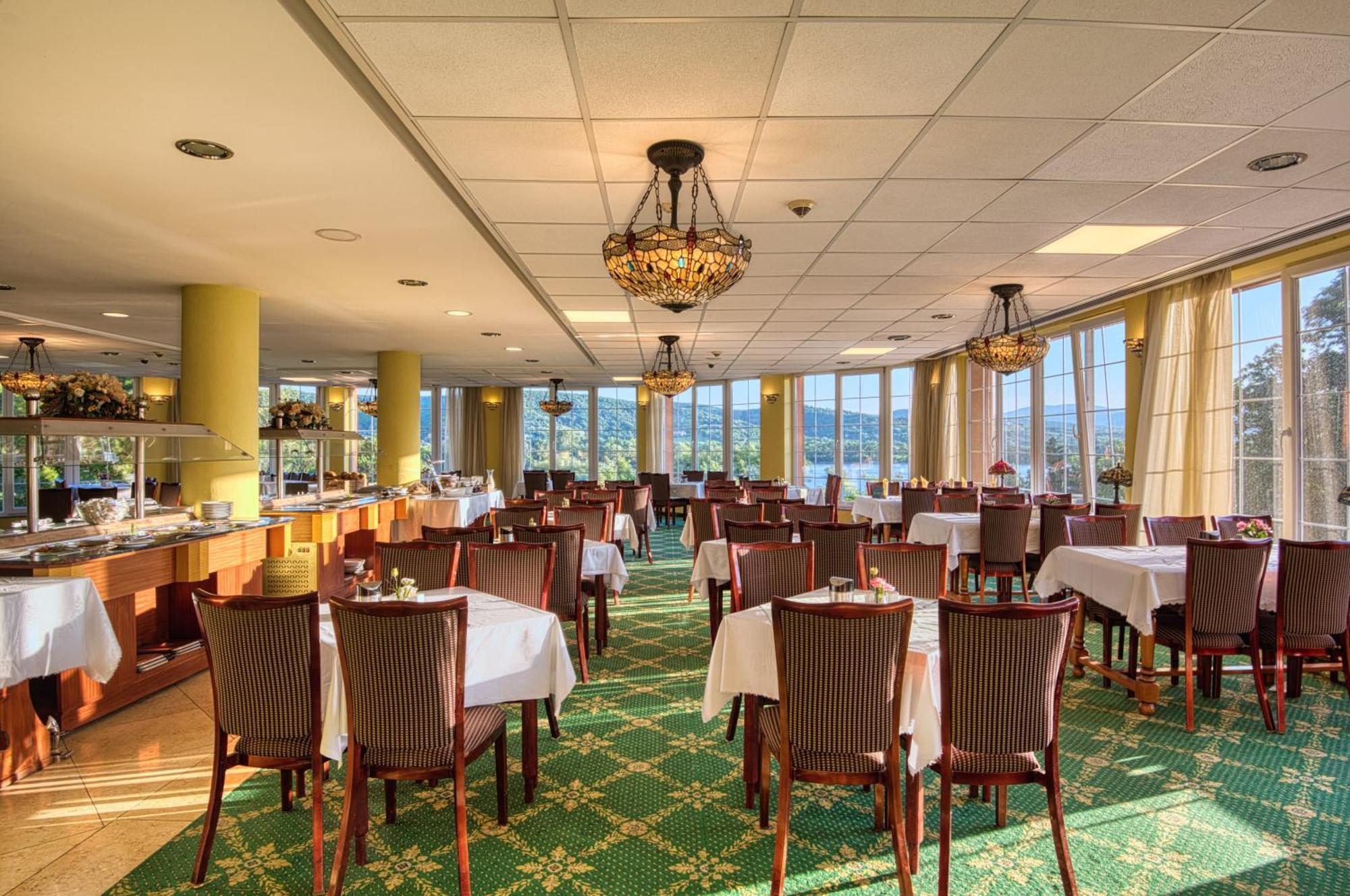 Hotel Bellevue إسترغوم المظهر الخارجي الصورة