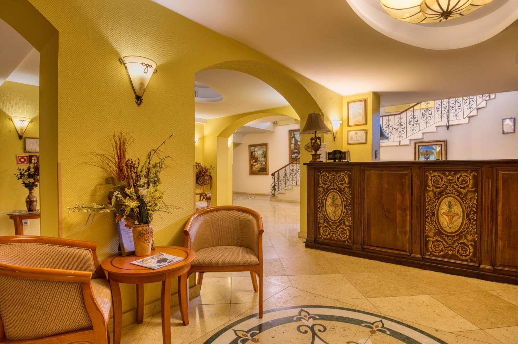 Hotel Bellevue إسترغوم المظهر الخارجي الصورة