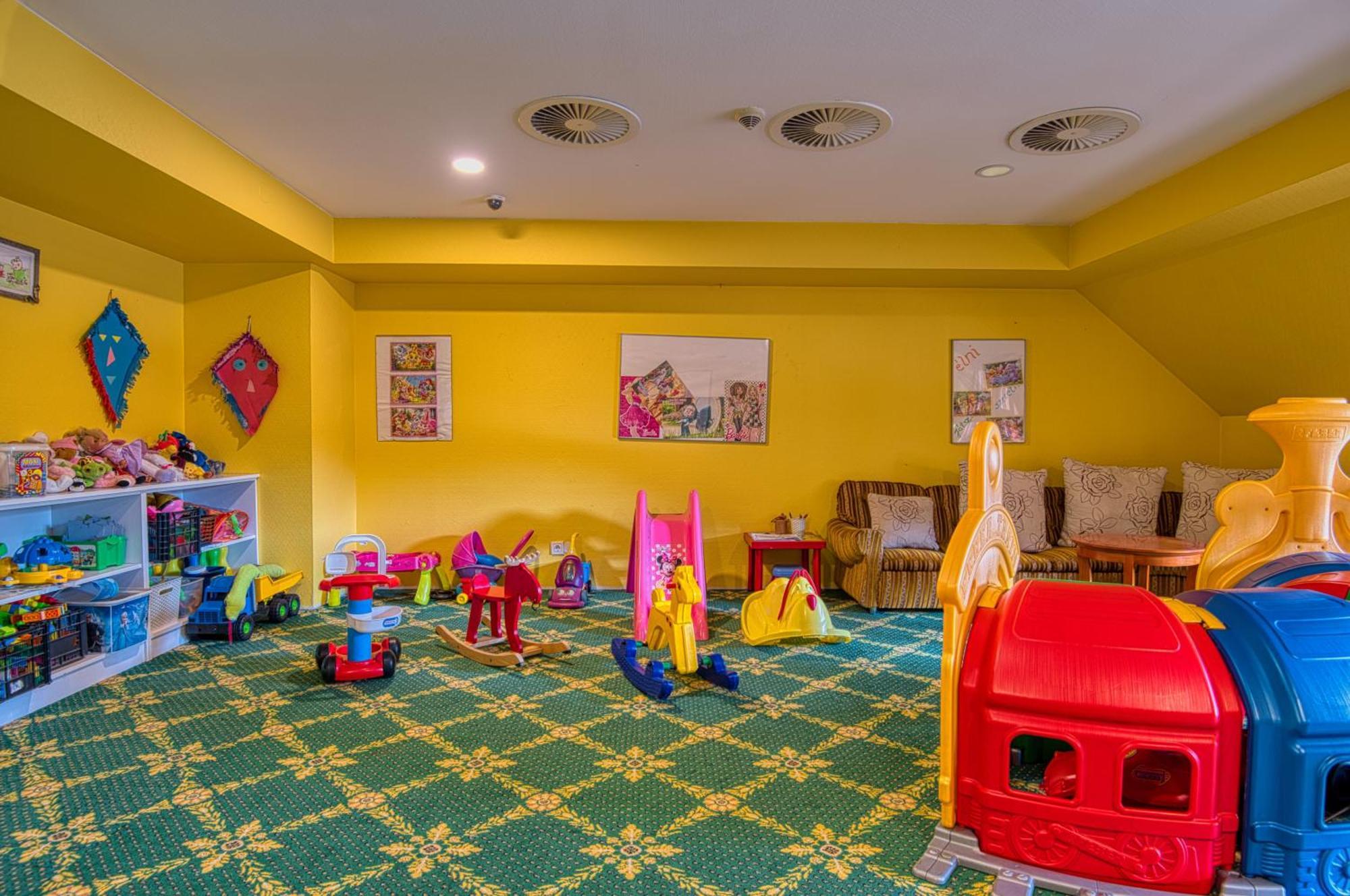 Hotel Bellevue إسترغوم المظهر الخارجي الصورة