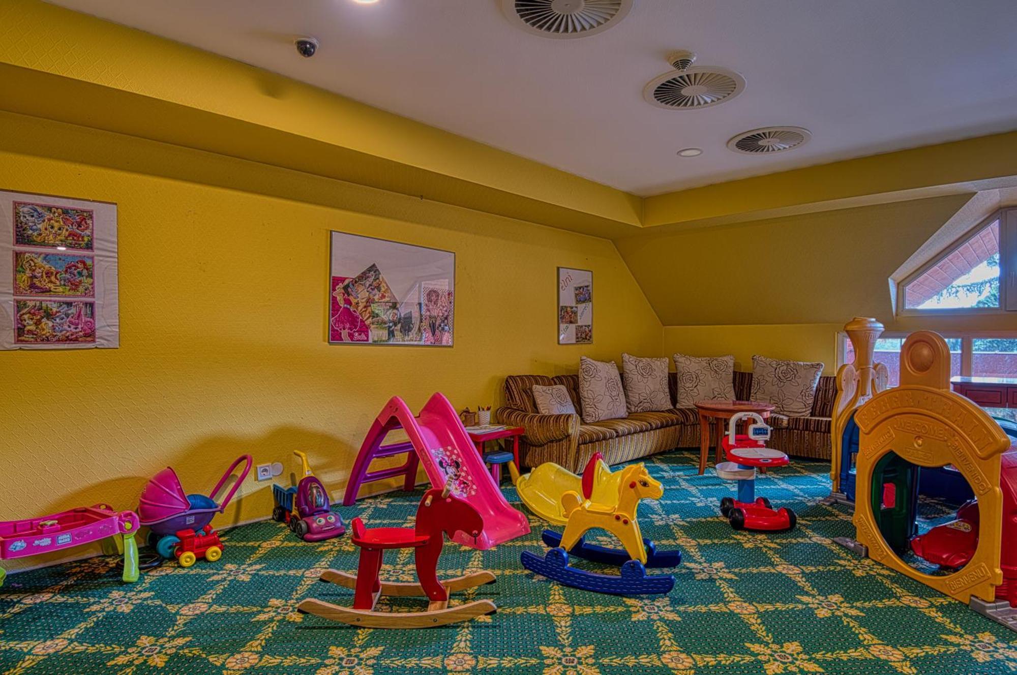 Hotel Bellevue إسترغوم المظهر الخارجي الصورة