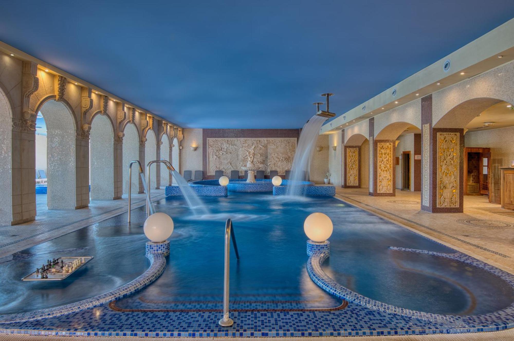 Hotel Bellevue إسترغوم المظهر الخارجي الصورة