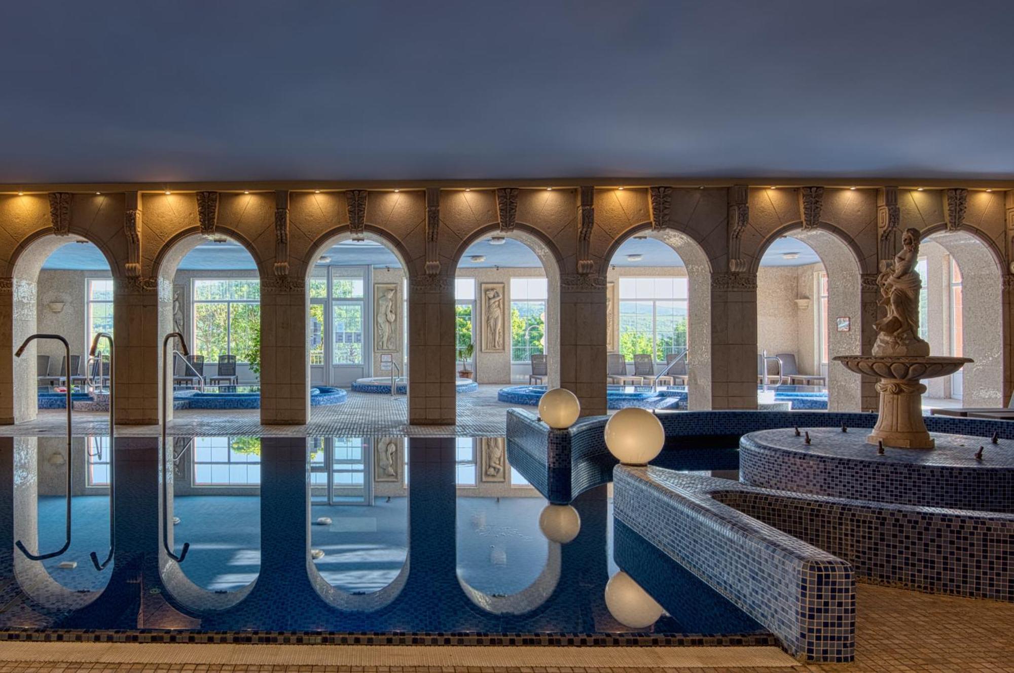 Hotel Bellevue إسترغوم المظهر الخارجي الصورة